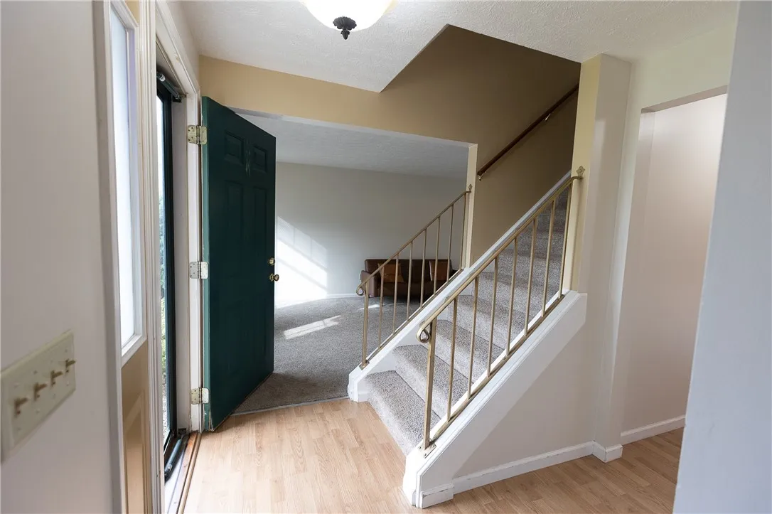 146 Hickory Manor Drive, Gates, New York 14606, Gates, New York 14606, 3 Bedrooms Bedrooms, 6 Rooms Rooms,1 BathroomBathrooms,Residential,For Sale,146 Hickory Manor Drive, Gates, New York 14606,0,R1648162