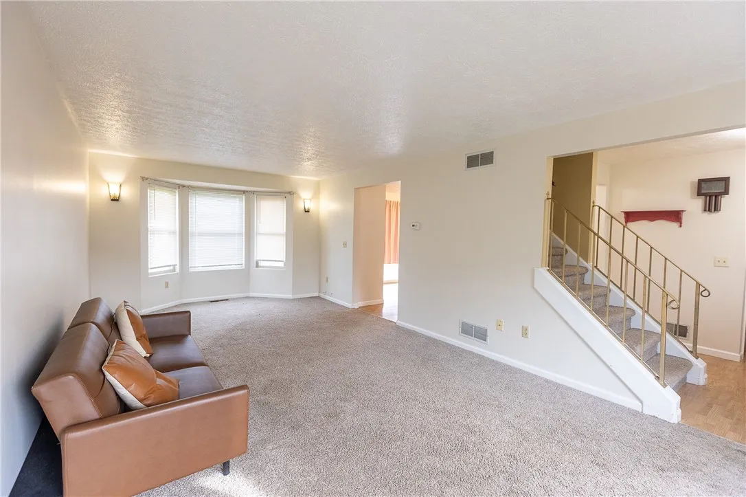 146 Hickory Manor Drive, Gates, New York 14606, Gates, New York 14606, 3 Bedrooms Bedrooms, 6 Rooms Rooms,1 BathroomBathrooms,Residential,For Sale,146 Hickory Manor Drive, Gates, New York 14606,0,R1648162