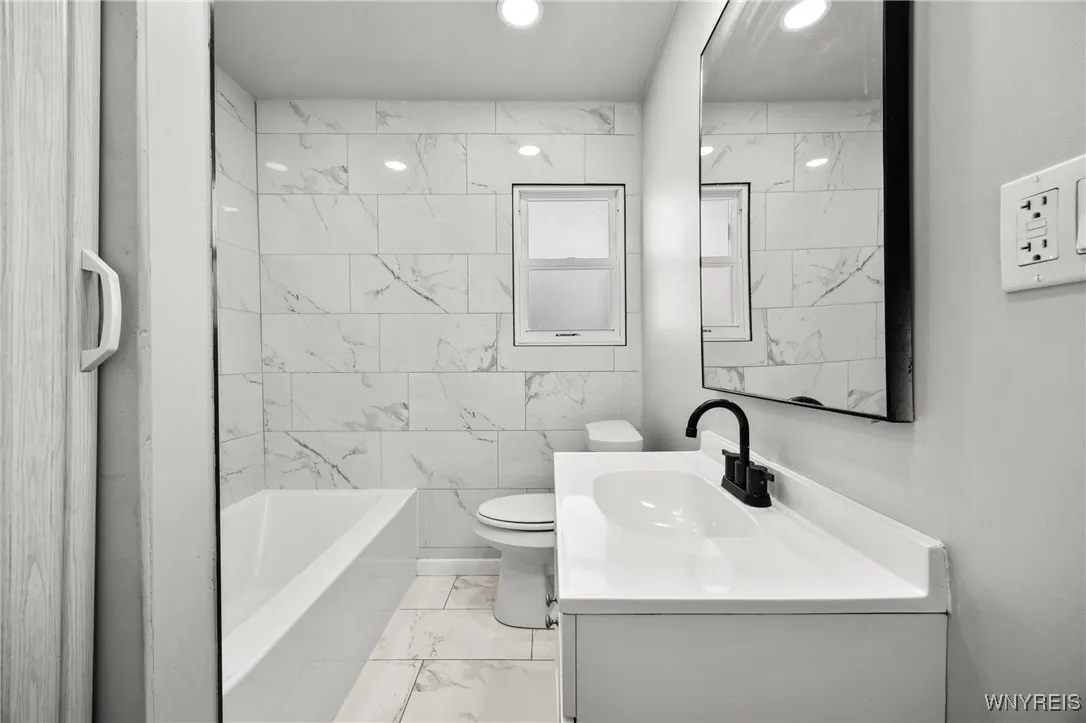 274 Newburgh Avenue, Buffalo, New York 14215, Buffalo, New York 14215, 5 Bedrooms Bedrooms, ,2 BathroomsBathrooms,Residential,For Sale,274 Newburgh Avenue, Buffalo, New York 14215,0,B1648189