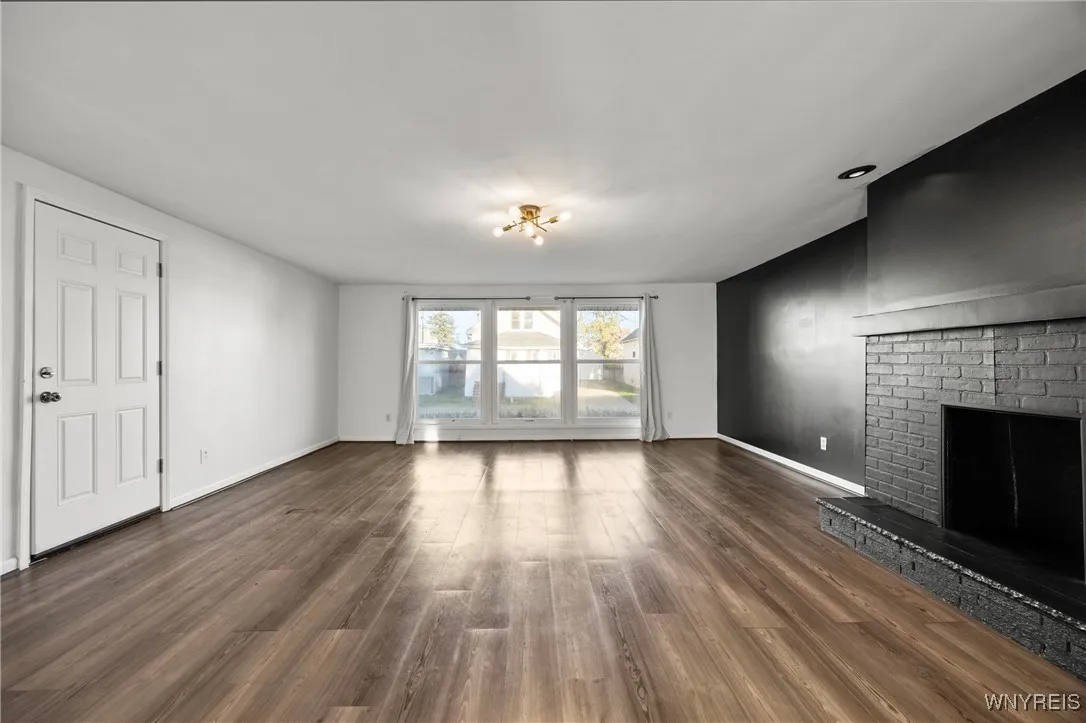 274 Newburgh Avenue, Buffalo, New York 14215, Buffalo, New York 14215, 5 Bedrooms Bedrooms, ,2 BathroomsBathrooms,Residential,For Sale,274 Newburgh Avenue, Buffalo, New York 14215,0,B1648189