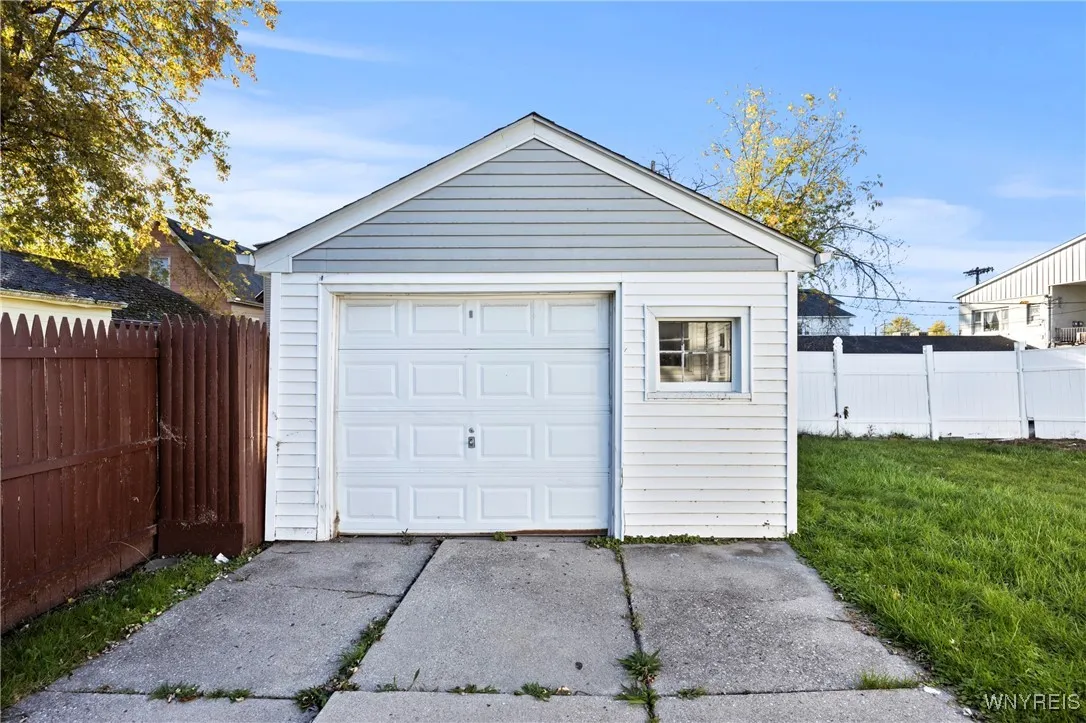 274 Newburgh Avenue, Buffalo, New York 14215, Buffalo, New York 14215, 5 Bedrooms Bedrooms, ,2 BathroomsBathrooms,Residential,For Sale,274 Newburgh Avenue, Buffalo, New York 14215,0,B1648189