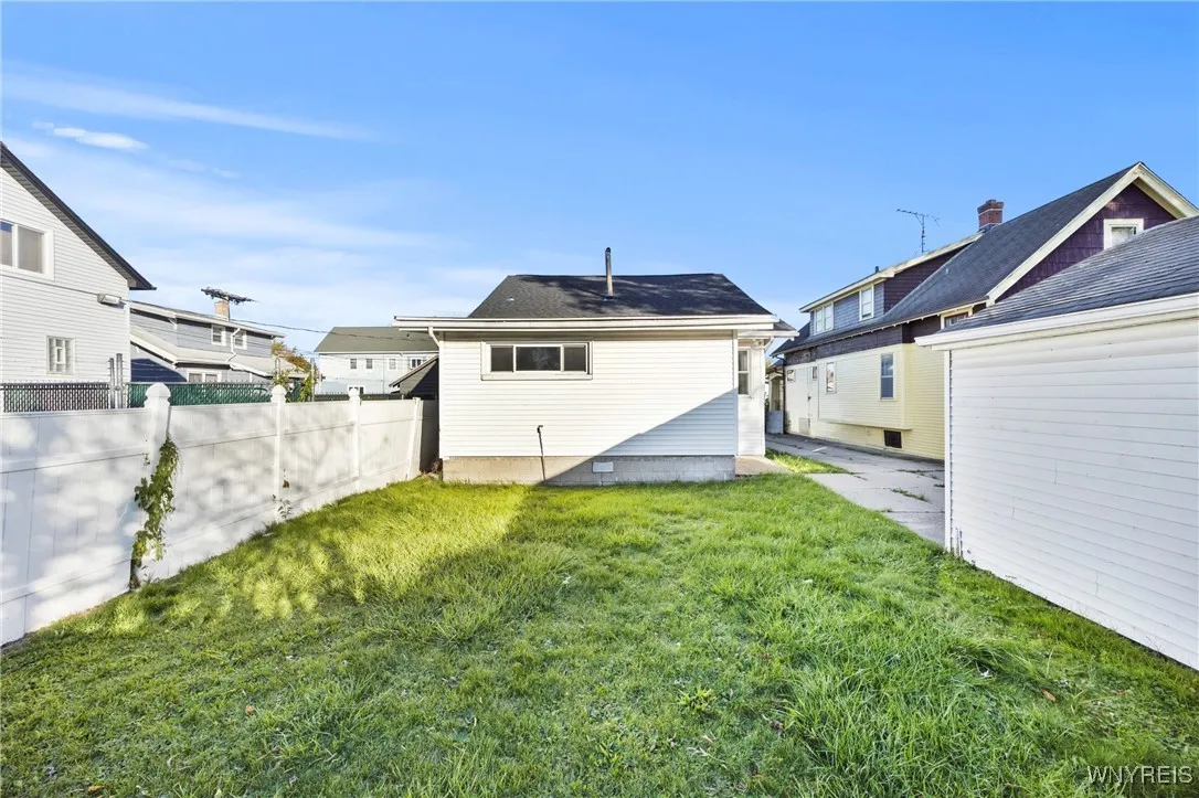 274 Newburgh Avenue, Buffalo, New York 14215, Buffalo, New York 14215, 5 Bedrooms Bedrooms, ,2 BathroomsBathrooms,Residential,For Sale,274 Newburgh Avenue, Buffalo, New York 14215,0,B1648189