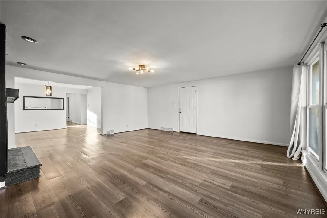 274 Newburgh Avenue, Buffalo, New York 14215, Buffalo, New York 14215, 5 Bedrooms Bedrooms, ,2 BathroomsBathrooms,Residential,For Sale,274 Newburgh Avenue, Buffalo, New York 14215,0,B1648189