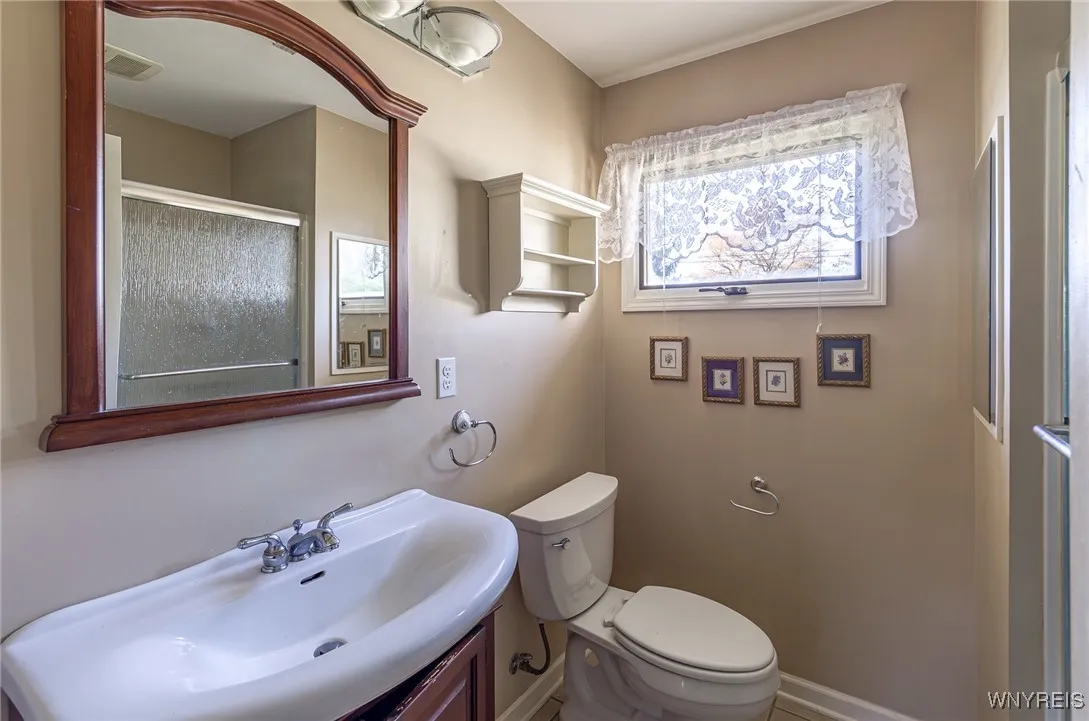 34 Steele Circle, Niagara, New York 14304, Niagara, New York 14304, 3 Bedrooms Bedrooms, 5 Rooms Rooms,1 BathroomBathrooms,Residential,For Sale,34 Steele Circle, Niagara, New York 14304,0,B1648239