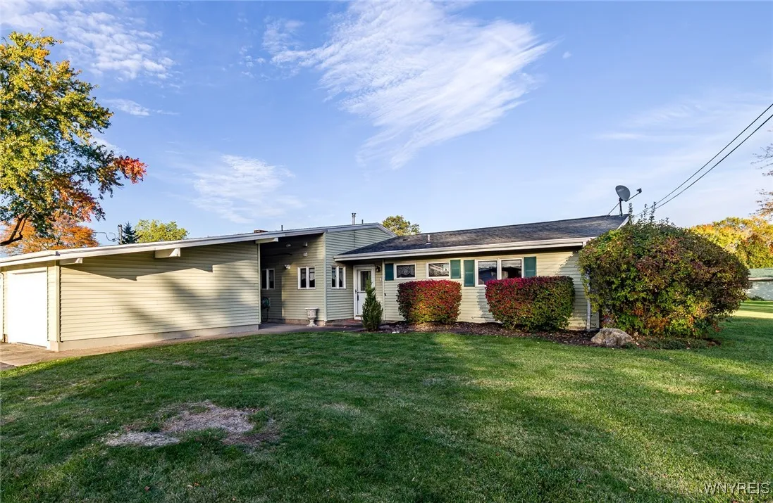 34 Steele Circle, Niagara, New York 14304, Niagara, New York 14304, 3 Bedrooms Bedrooms, 5 Rooms Rooms,1 BathroomBathrooms,Residential,For Sale,34 Steele Circle, Niagara, New York 14304,0,B1648239