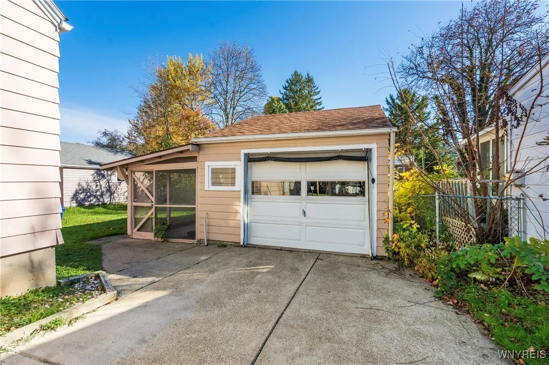 5645 West Lane, Hamburg, New York 14085, Hamburg, New York 14085, 3 Bedrooms Bedrooms, 7 Rooms Rooms,1 BathroomBathrooms,Residential,For Sale,5645 West Lane, Hamburg, New York 14085,0,B1648213