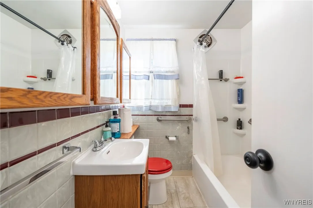 5645 West Lane, Hamburg, New York 14085, Hamburg, New York 14085, 3 Bedrooms Bedrooms, 7 Rooms Rooms,1 BathroomBathrooms,Residential,For Sale,5645 West Lane, Hamburg, New York 14085,0,B1648213