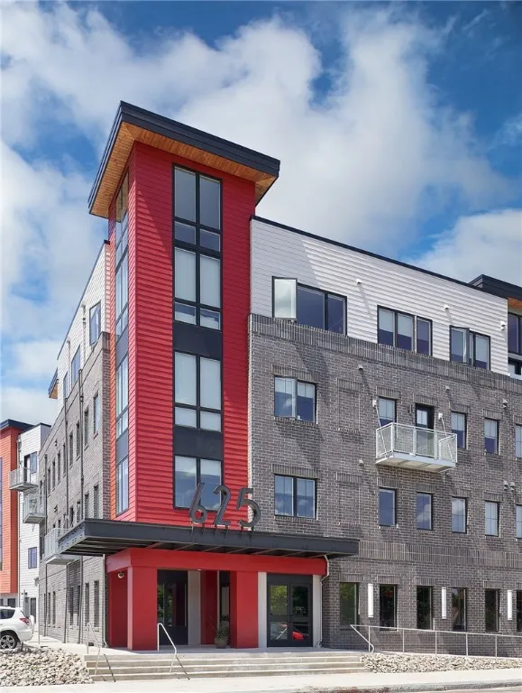 View of 625 S. Goodman front entrance