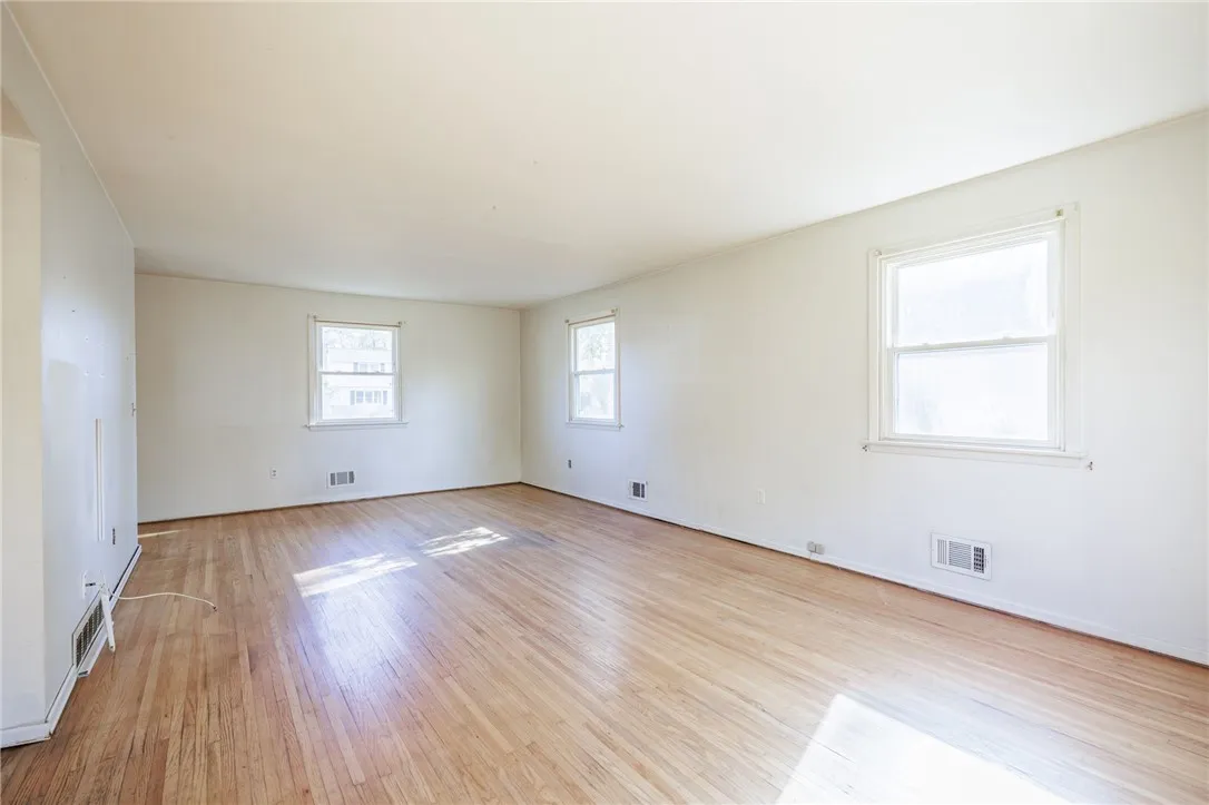 125 Ridgelea Court, Greece, New York 14615, Greece, New York 14615, 4 Bedrooms Bedrooms, 8 Rooms Rooms,1 BathroomBathrooms,Residential,For Sale,125 Ridgelea Court, Greece, New York 14615,0,R1647982