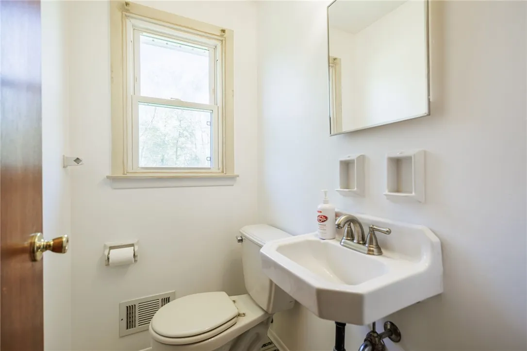 125 Ridgelea Court, Greece, New York 14615, Greece, New York 14615, 4 Bedrooms Bedrooms, 8 Rooms Rooms,1 BathroomBathrooms,Residential,For Sale,125 Ridgelea Court, Greece, New York 14615,0,R1647982