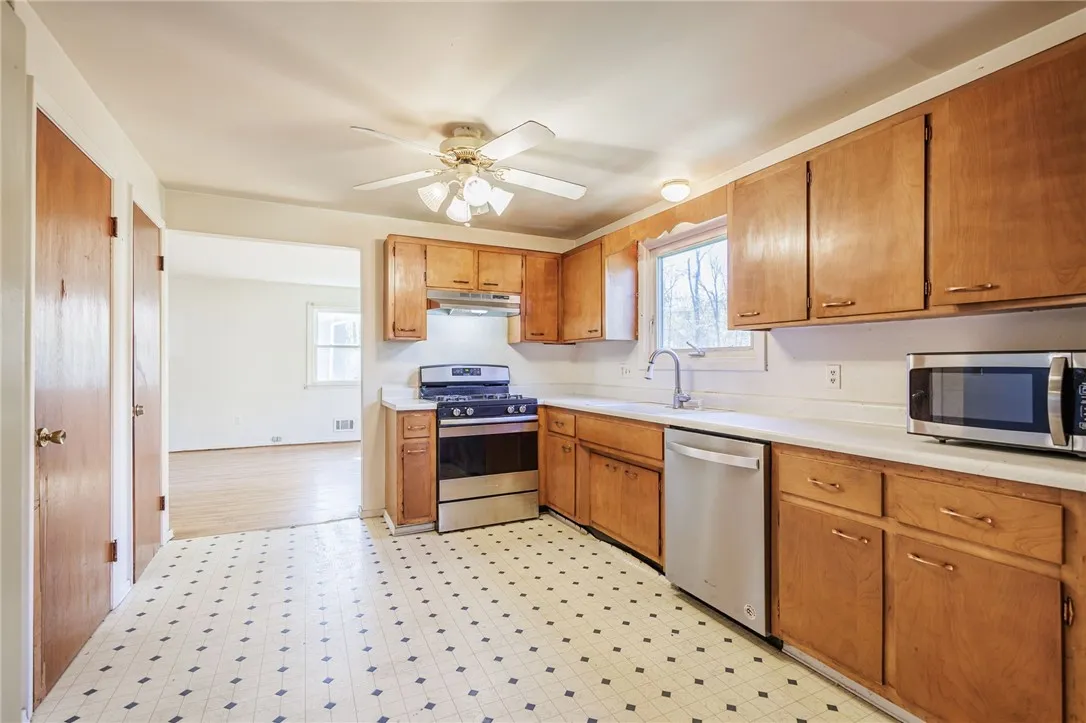 125 Ridgelea Court, Greece, New York 14615, Greece, New York 14615, 4 Bedrooms Bedrooms, 8 Rooms Rooms,1 BathroomBathrooms,Residential,For Sale,125 Ridgelea Court, Greece, New York 14615,0,R1647982