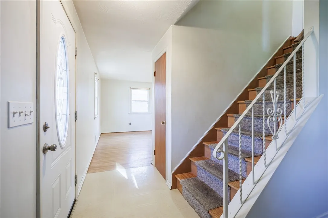 125 Ridgelea Court, Greece, New York 14615, Greece, New York 14615, 4 Bedrooms Bedrooms, 8 Rooms Rooms,1 BathroomBathrooms,Residential,For Sale,125 Ridgelea Court, Greece, New York 14615,0,R1647982