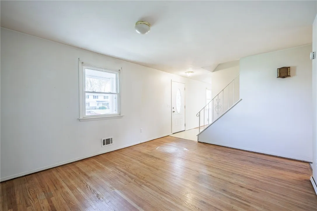 125 Ridgelea Court, Greece, New York 14615, Greece, New York 14615, 4 Bedrooms Bedrooms, 8 Rooms Rooms,1 BathroomBathrooms,Residential,For Sale,125 Ridgelea Court, Greece, New York 14615,0,R1647982