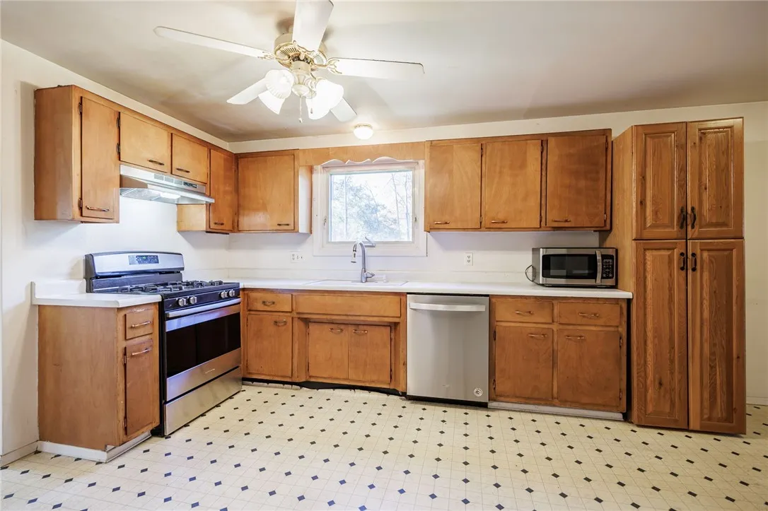 125 Ridgelea Court, Greece, New York 14615, Greece, New York 14615, 4 Bedrooms Bedrooms, 8 Rooms Rooms,1 BathroomBathrooms,Residential,For Sale,125 Ridgelea Court, Greece, New York 14615,0,R1647982