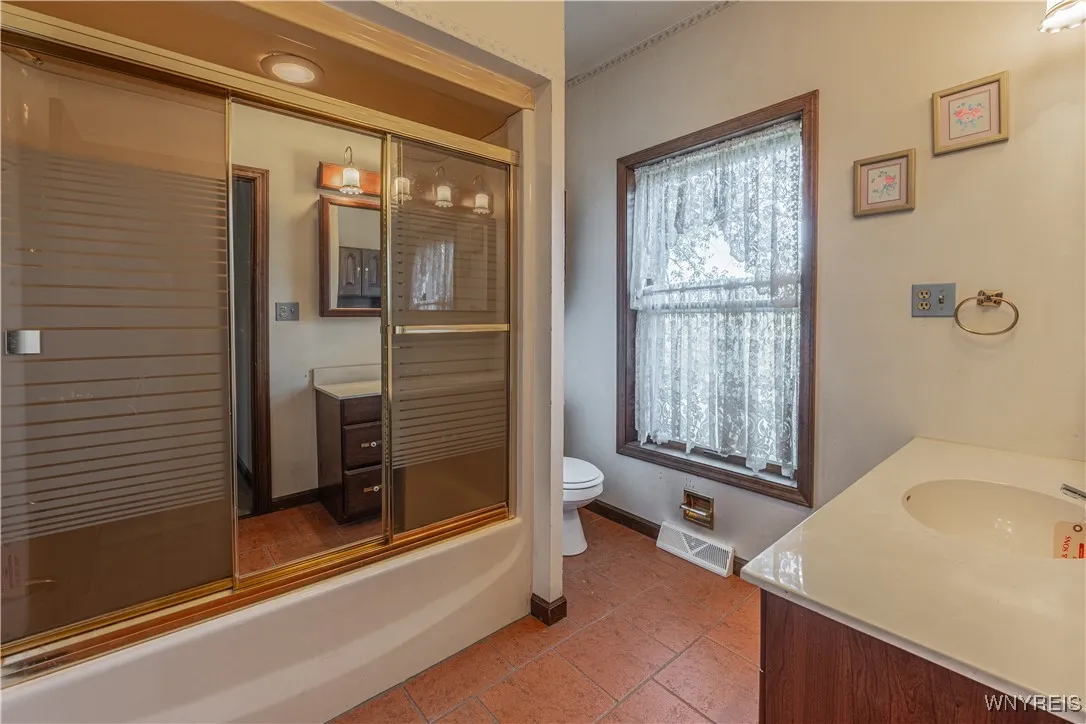 4135 Ridge Road, Cambria, New York 14094, Cambria, New York 14094, 4 Bedrooms Bedrooms, 10 Rooms Rooms,3 BathroomsBathrooms,Residential,For Sale,4135 Ridge Road, Cambria, New York 14094,0,B1648241