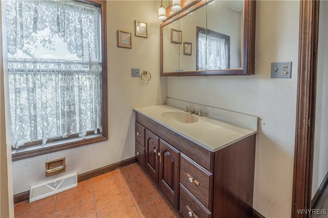 4135 Ridge Road, Cambria, New York 14094, Cambria, New York 14094, 4 Bedrooms Bedrooms, 10 Rooms Rooms,3 BathroomsBathrooms,Residential,For Sale,4135 Ridge Road, Cambria, New York 14094,0,B1648241