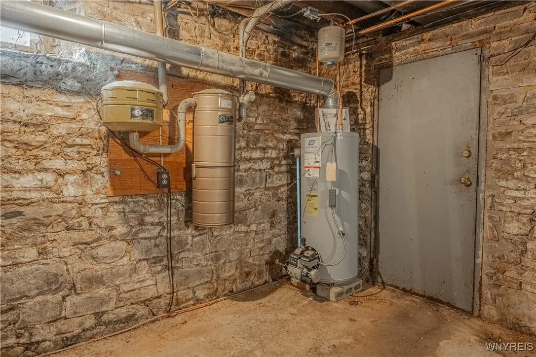 4135 Ridge Road, Cambria, New York 14094, Cambria, New York 14094, 4 Bedrooms Bedrooms, 10 Rooms Rooms,3 BathroomsBathrooms,Residential,For Sale,4135 Ridge Road, Cambria, New York 14094,0,B1648241