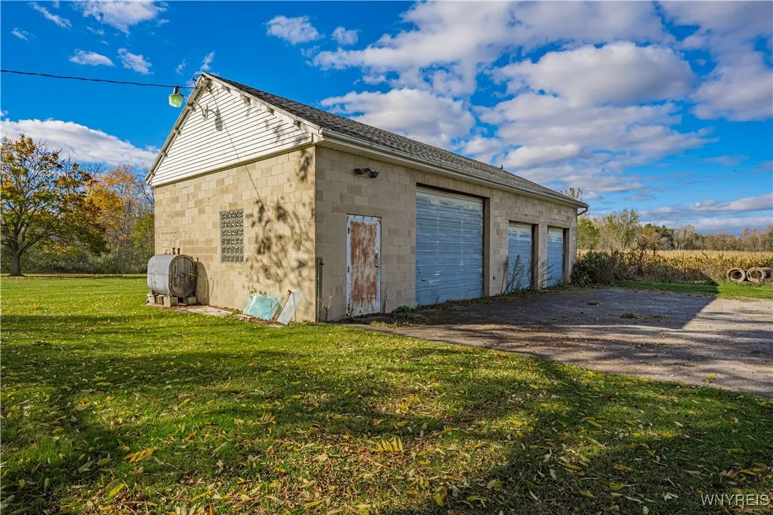 4135 Ridge Road, Cambria, New York 14094, Cambria, New York 14094, 4 Bedrooms Bedrooms, 10 Rooms Rooms,3 BathroomsBathrooms,Residential,For Sale,4135 Ridge Road, Cambria, New York 14094,0,B1648241