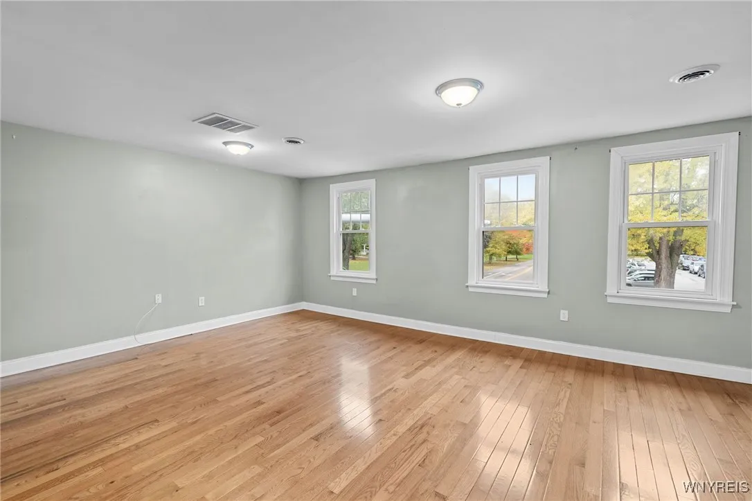 2342 Seneca Street Left, Buffalo, New York 14210, Buffalo, New York 14210, 3 Bedrooms Bedrooms, 5 Rooms Rooms,1 BathroomBathrooms,Residential Lease,For Rent,2342 Seneca Street Left, Buffalo, New York 14210,0,B1648294