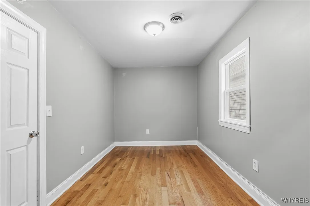 2342 Seneca Street Left, Buffalo, New York 14210, Buffalo, New York 14210, 3 Bedrooms Bedrooms, 5 Rooms Rooms,1 BathroomBathrooms,Residential Lease,For Rent,2342 Seneca Street Left, Buffalo, New York 14210,0,B1648294