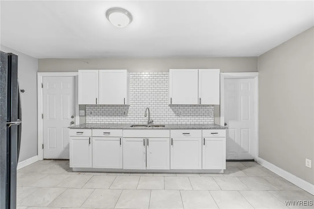 2342 Seneca Street Left, Buffalo, New York 14210, Buffalo, New York 14210, 3 Bedrooms Bedrooms, 5 Rooms Rooms,1 BathroomBathrooms,Residential Lease,For Rent,2342 Seneca Street Left, Buffalo, New York 14210,0,B1648294