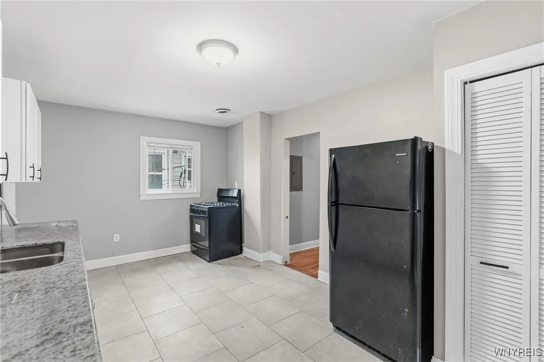 2342 Seneca Street Left, Buffalo, New York 14210, Buffalo, New York 14210, 3 Bedrooms Bedrooms, 5 Rooms Rooms,1 BathroomBathrooms,Residential Lease,For Rent,2342 Seneca Street Left, Buffalo, New York 14210,0,B1648294