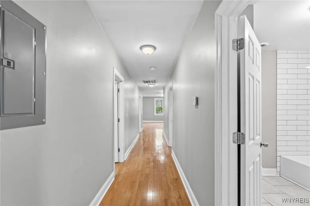 2342 Seneca Street Left, Buffalo, New York 14210, Buffalo, New York 14210, 3 Bedrooms Bedrooms, 5 Rooms Rooms,1 BathroomBathrooms,Residential Lease,For Rent,2342 Seneca Street Left, Buffalo, New York 14210,0,B1648294