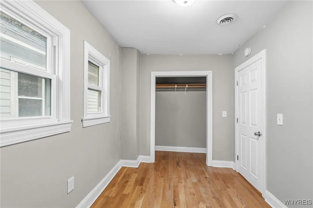 2342 Seneca Street Left, Buffalo, New York 14210, Buffalo, New York 14210, 3 Bedrooms Bedrooms, 5 Rooms Rooms,1 BathroomBathrooms,Residential Lease,For Rent,2342 Seneca Street Left, Buffalo, New York 14210,0,B1648294