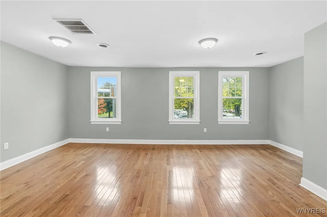 2342 Seneca Street Left, Buffalo, New York 14210, Buffalo, New York 14210, 3 Bedrooms Bedrooms, 5 Rooms Rooms,1 BathroomBathrooms,Residential Lease,For Rent,2342 Seneca Street Left, Buffalo, New York 14210,0,B1648294