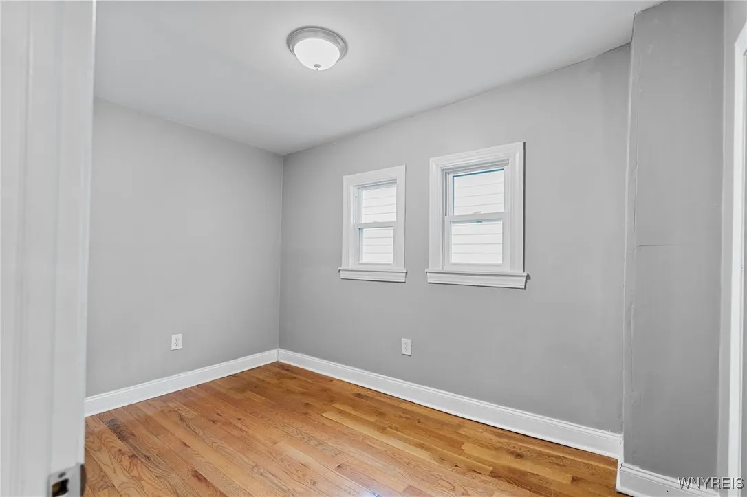 2342 Seneca Street Left, Buffalo, New York 14210, Buffalo, New York 14210, 3 Bedrooms Bedrooms, 5 Rooms Rooms,1 BathroomBathrooms,Residential Lease,For Rent,2342 Seneca Street Left, Buffalo, New York 14210,0,B1648294