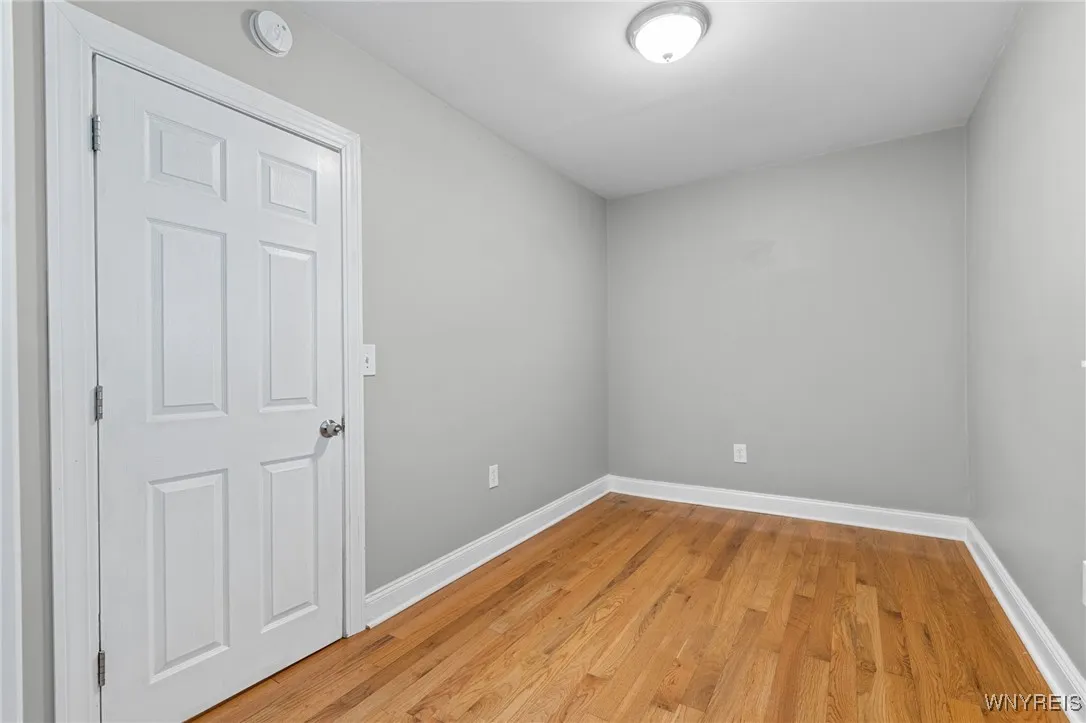 2342 Seneca Street Left, Buffalo, New York 14210, Buffalo, New York 14210, 3 Bedrooms Bedrooms, 5 Rooms Rooms,1 BathroomBathrooms,Residential Lease,For Rent,2342 Seneca Street Left, Buffalo, New York 14210,0,B1648294