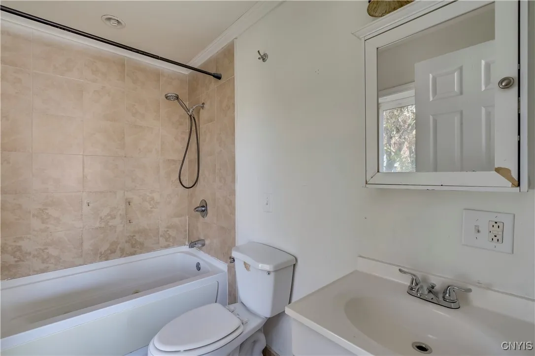 451 Portage Street, Watertown City, New York 13601, Watertown City, New York 13601, 2 Bedrooms Bedrooms, 5 Rooms Rooms,2 BathroomsBathrooms,Residential,For Sale,451 Portage Street, Watertown City, New York 13601,0,S1648306