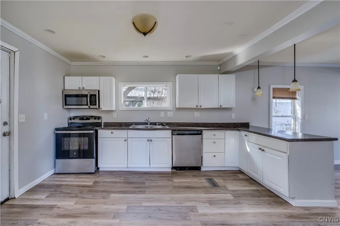 451 Portage Street, Watertown City, New York 13601, Watertown City, New York 13601, 2 Bedrooms Bedrooms, 5 Rooms Rooms,2 BathroomsBathrooms,Residential,For Sale,451 Portage Street, Watertown City, New York 13601,0,S1648306