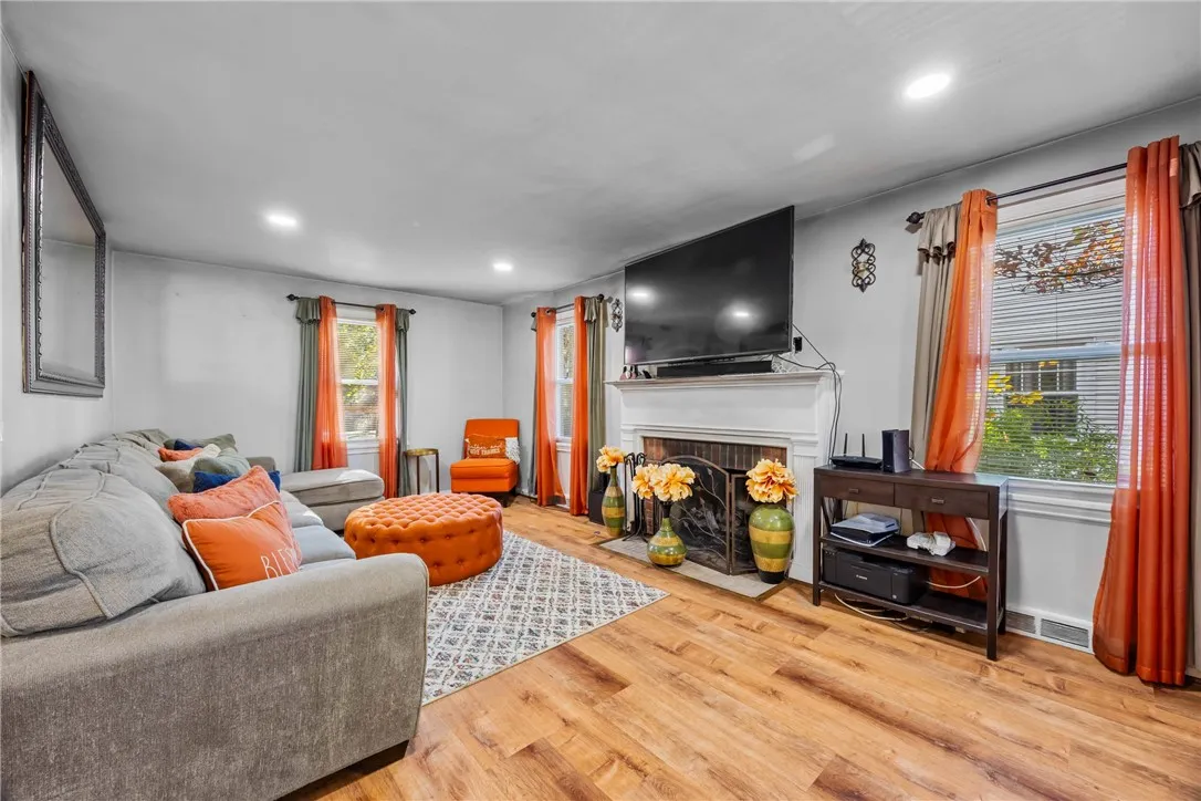 93 Burwell Road, Irondequoit, New York 14617, Irondequoit, New York 14617, 3 Bedrooms Bedrooms, 6 Rooms Rooms,1 BathroomBathrooms,Residential,For Sale,93 Burwell Road, Irondequoit, New York 14617,0,R1648283