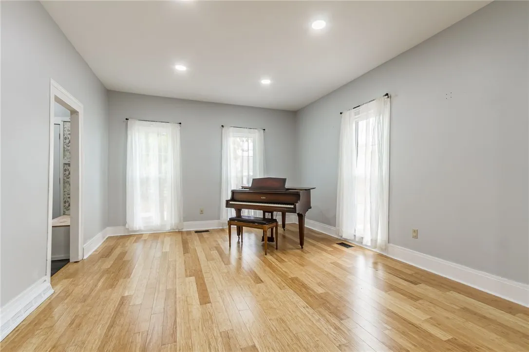 18 Monroe Street, Mendon, New York 14472, Mendon, New York 14472, 4 Bedrooms Bedrooms, 7 Rooms Rooms,2 BathroomsBathrooms,Residential,For Sale,18 Monroe Street, Mendon, New York 14472,0,R1648195