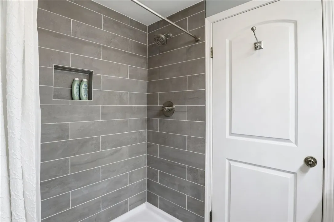 6051 Holly Lane, Farmington, New York 14425, Farmington, New York 14425, 4 Bedrooms Bedrooms, 10 Rooms Rooms,2 BathroomsBathrooms,Residential,For Sale,6051 Holly Lane, Farmington, New York 14425,0,R1648099