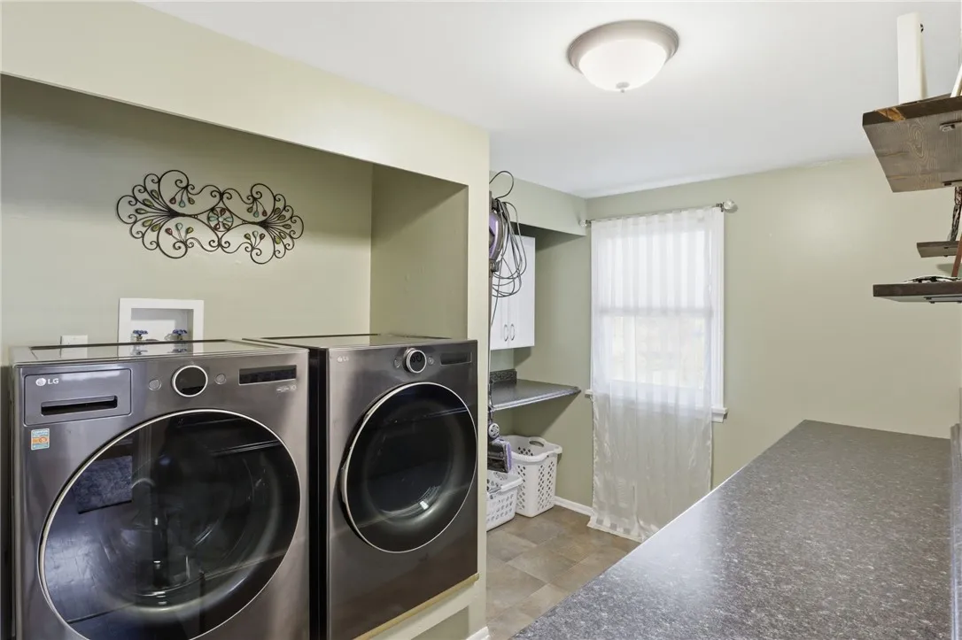 6051 Holly Lane, Farmington, New York 14425, Farmington, New York 14425, 4 Bedrooms Bedrooms, 10 Rooms Rooms,2 BathroomsBathrooms,Residential,For Sale,6051 Holly Lane, Farmington, New York 14425,0,R1648099