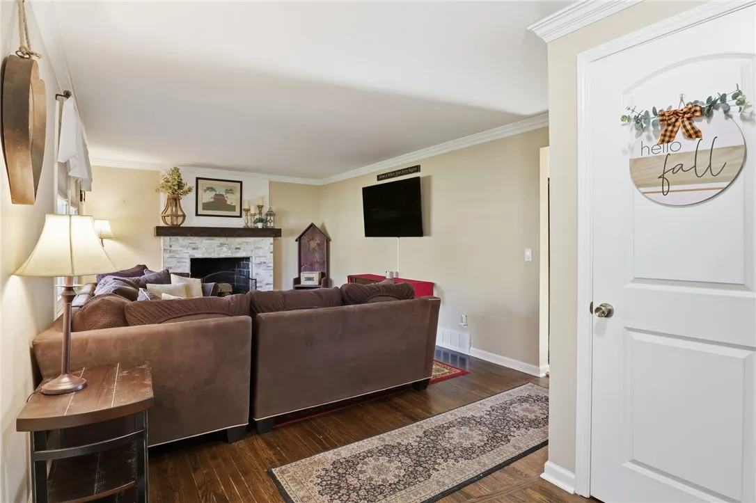 6051 Holly Lane, Farmington, New York 14425, Farmington, New York 14425, 4 Bedrooms Bedrooms, 10 Rooms Rooms,2 BathroomsBathrooms,Residential,For Sale,6051 Holly Lane, Farmington, New York 14425,0,R1648099