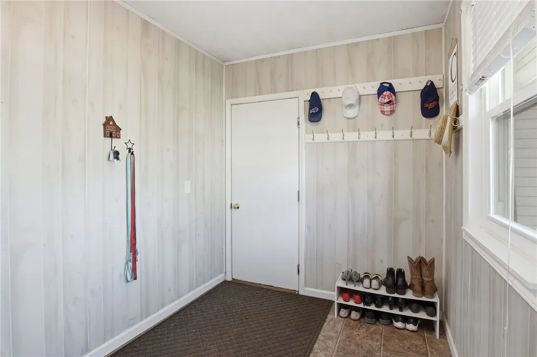 6051 Holly Lane, Farmington, New York 14425, Farmington, New York 14425, 4 Bedrooms Bedrooms, 10 Rooms Rooms,2 BathroomsBathrooms,Residential,For Sale,6051 Holly Lane, Farmington, New York 14425,0,R1648099