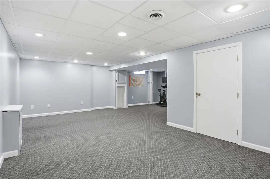 6051 Holly Lane, Farmington, New York 14425, Farmington, New York 14425, 4 Bedrooms Bedrooms, 10 Rooms Rooms,2 BathroomsBathrooms,Residential,For Sale,6051 Holly Lane, Farmington, New York 14425,0,R1648099