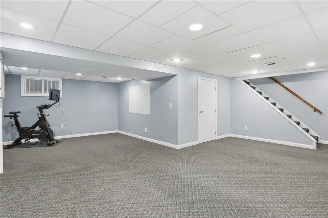 6051 Holly Lane, Farmington, New York 14425, Farmington, New York 14425, 4 Bedrooms Bedrooms, 10 Rooms Rooms,2 BathroomsBathrooms,Residential,For Sale,6051 Holly Lane, Farmington, New York 14425,0,R1648099