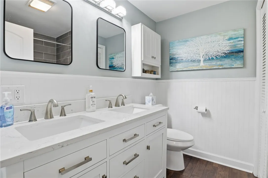 6051 Holly Lane, Farmington, New York 14425, Farmington, New York 14425, 4 Bedrooms Bedrooms, 10 Rooms Rooms,2 BathroomsBathrooms,Residential,For Sale,6051 Holly Lane, Farmington, New York 14425,0,R1648099