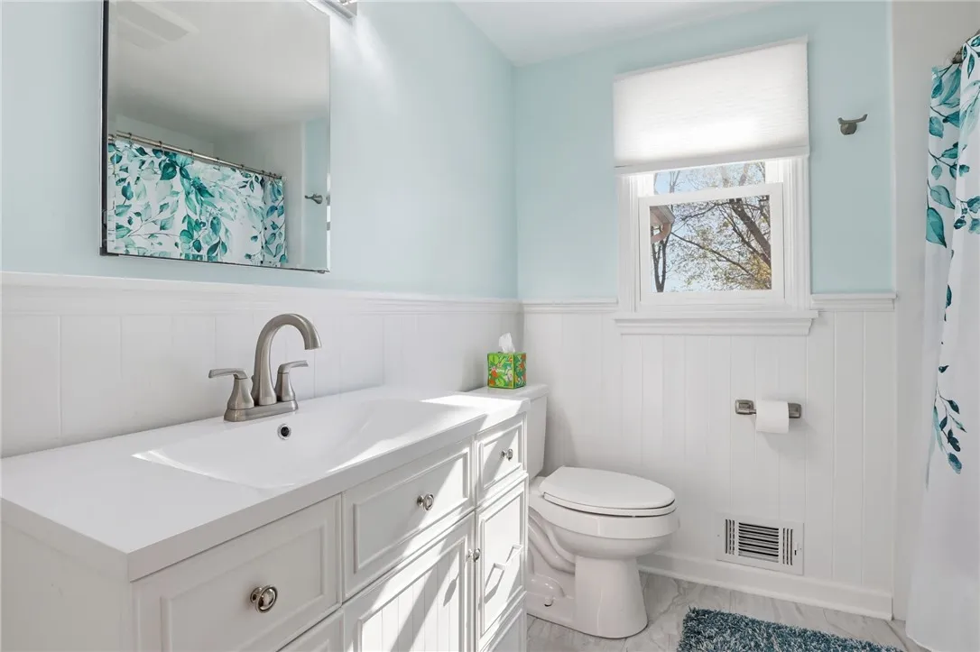 6051 Holly Lane, Farmington, New York 14425, Farmington, New York 14425, 4 Bedrooms Bedrooms, 10 Rooms Rooms,2 BathroomsBathrooms,Residential,For Sale,6051 Holly Lane, Farmington, New York 14425,0,R1648099