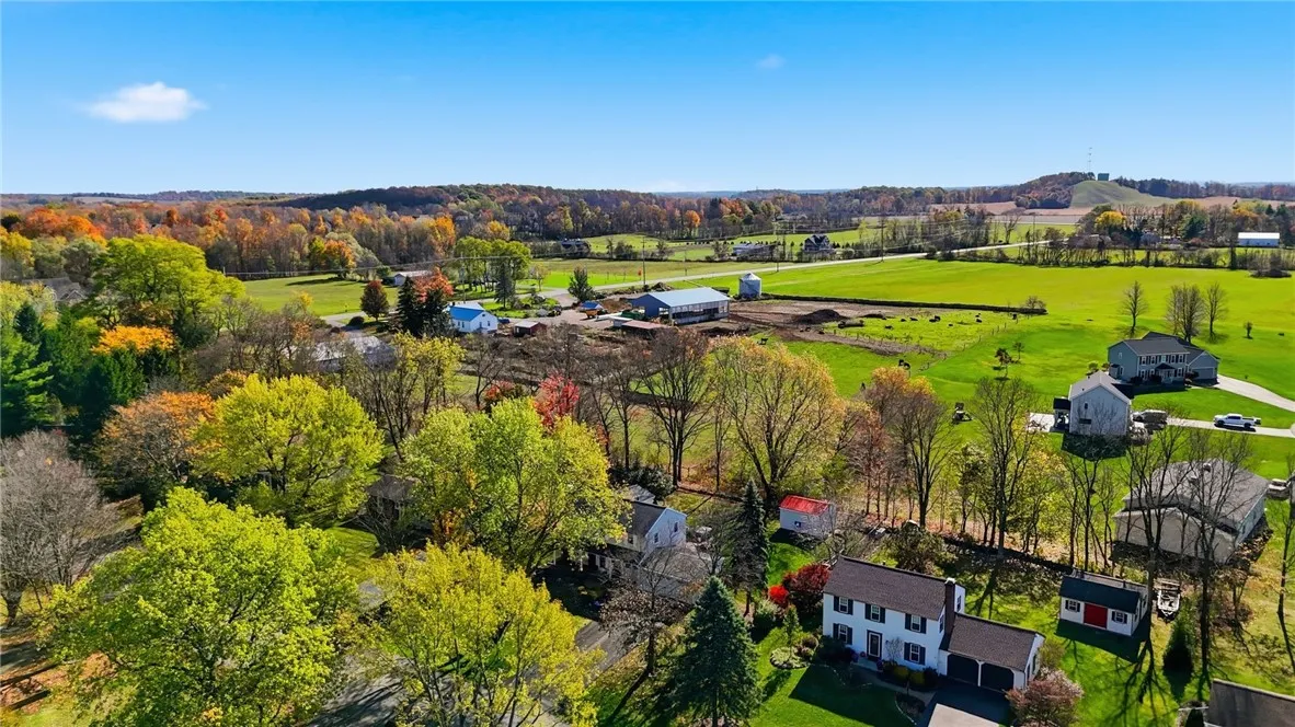 6051 Holly Lane, Farmington, New York 14425, Farmington, New York 14425, 4 Bedrooms Bedrooms, 10 Rooms Rooms,2 BathroomsBathrooms,Residential,For Sale,6051 Holly Lane, Farmington, New York 14425,0,R1648099