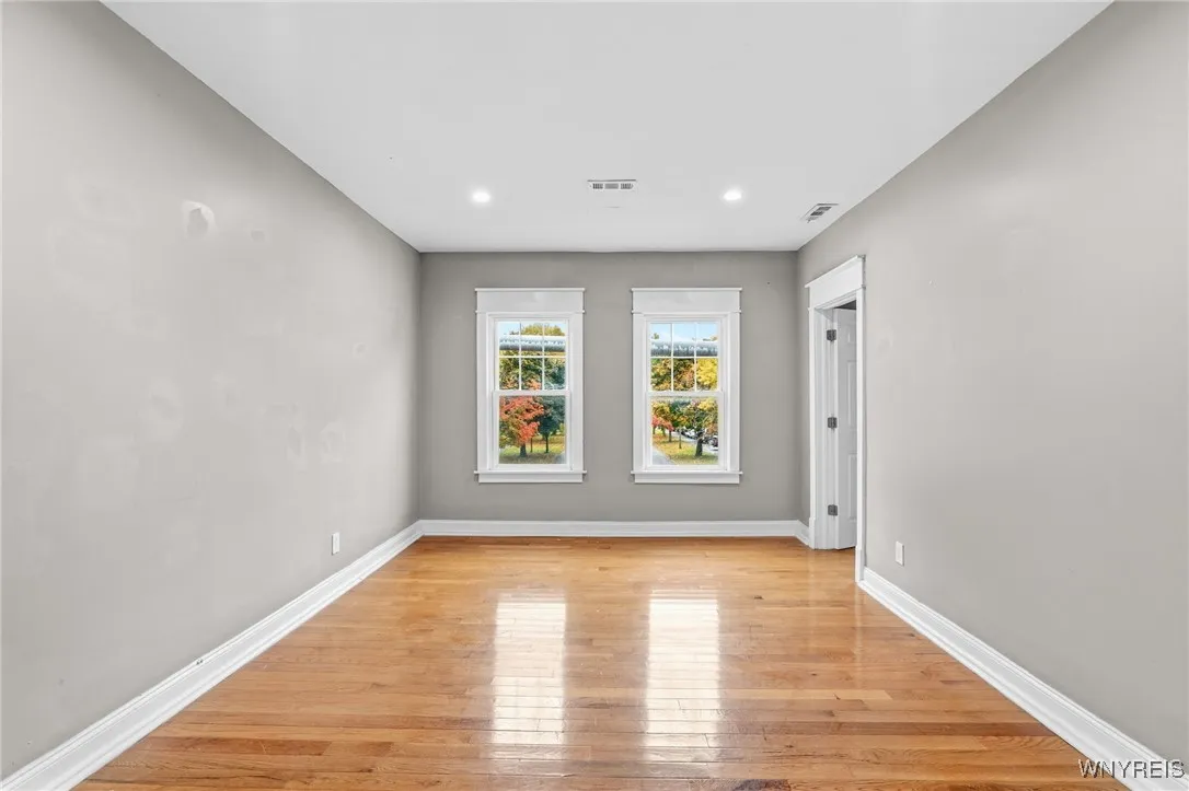 2342 Seneca Street Right, Buffalo, New York 14210, Buffalo, New York 14210, 3 Bedrooms Bedrooms, 6 Rooms Rooms,1 BathroomBathrooms,Residential Lease,For Rent,2342 Seneca Street Right, Buffalo, New York 14210,0,B1648308