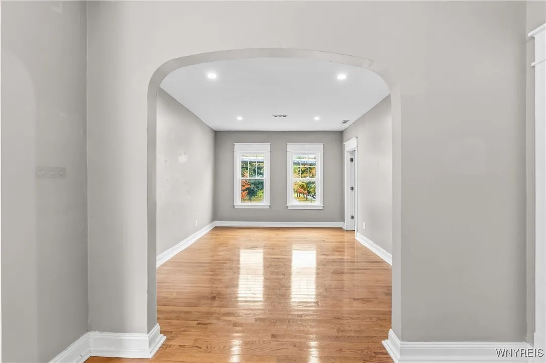 2342 Seneca Street Right, Buffalo, New York 14210, Buffalo, New York 14210, 3 Bedrooms Bedrooms, 6 Rooms Rooms,1 BathroomBathrooms,Residential Lease,For Rent,2342 Seneca Street Right, Buffalo, New York 14210,0,B1648308