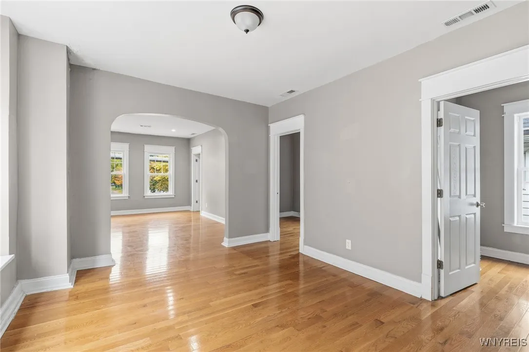 2342 Seneca Street Right, Buffalo, New York 14210, Buffalo, New York 14210, 3 Bedrooms Bedrooms, 6 Rooms Rooms,1 BathroomBathrooms,Residential Lease,For Rent,2342 Seneca Street Right, Buffalo, New York 14210,0,B1648308