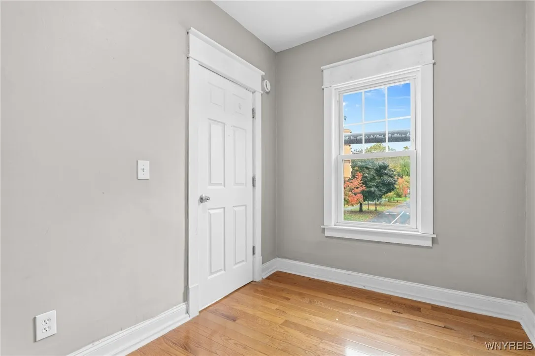 2342 Seneca Street Right, Buffalo, New York 14210, Buffalo, New York 14210, 3 Bedrooms Bedrooms, 6 Rooms Rooms,1 BathroomBathrooms,Residential Lease,For Rent,2342 Seneca Street Right, Buffalo, New York 14210,0,B1648308