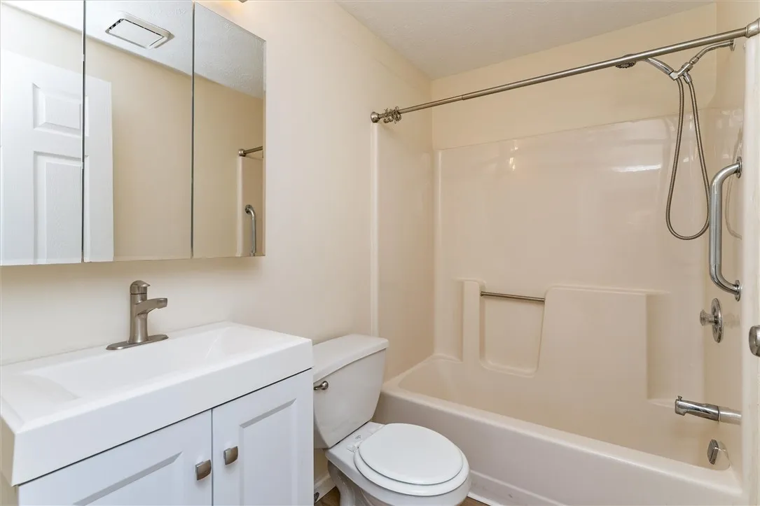 56 Prairie Trail, Henrietta, New York 14586, Henrietta, New York 14586, 4 Bedrooms Bedrooms, 9 Rooms Rooms,2 BathroomsBathrooms,Residential,For Sale,56 Prairie Trail, Henrietta, New York 14586,0,R1648109