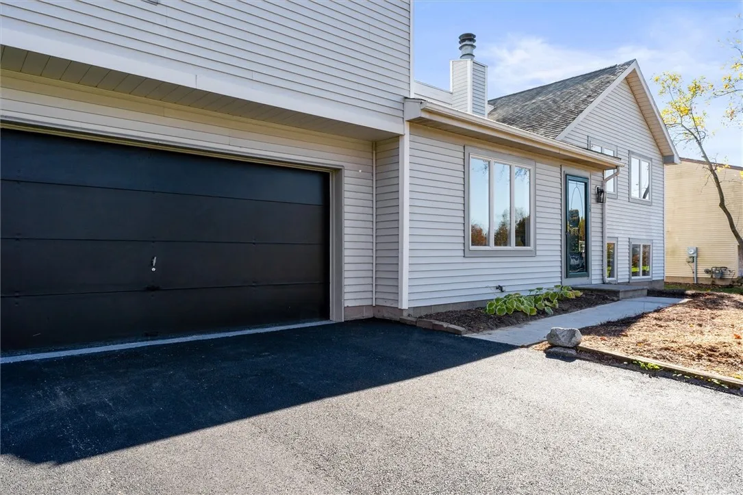 56 Prairie Trail, Henrietta, New York 14586, Henrietta, New York 14586, 4 Bedrooms Bedrooms, 9 Rooms Rooms,2 BathroomsBathrooms,Residential,For Sale,56 Prairie Trail, Henrietta, New York 14586,0,R1648109